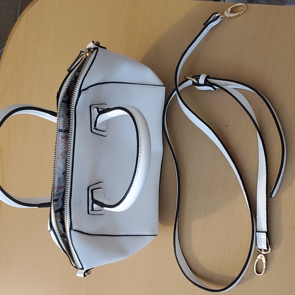 Purse - Picture 2 of 8